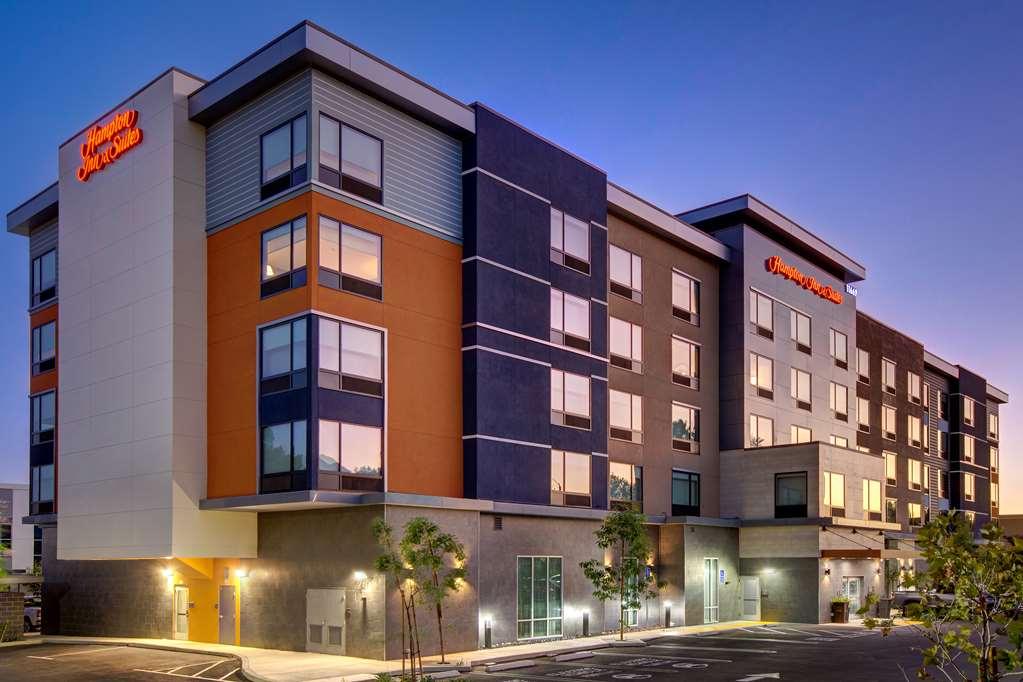 Hampton Inn & Suites Ontario Rancho Cucamonga Exterior photo