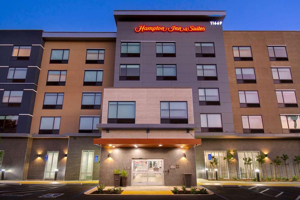 Hampton Inn & Suites Ontario Rancho Cucamonga Exterior photo