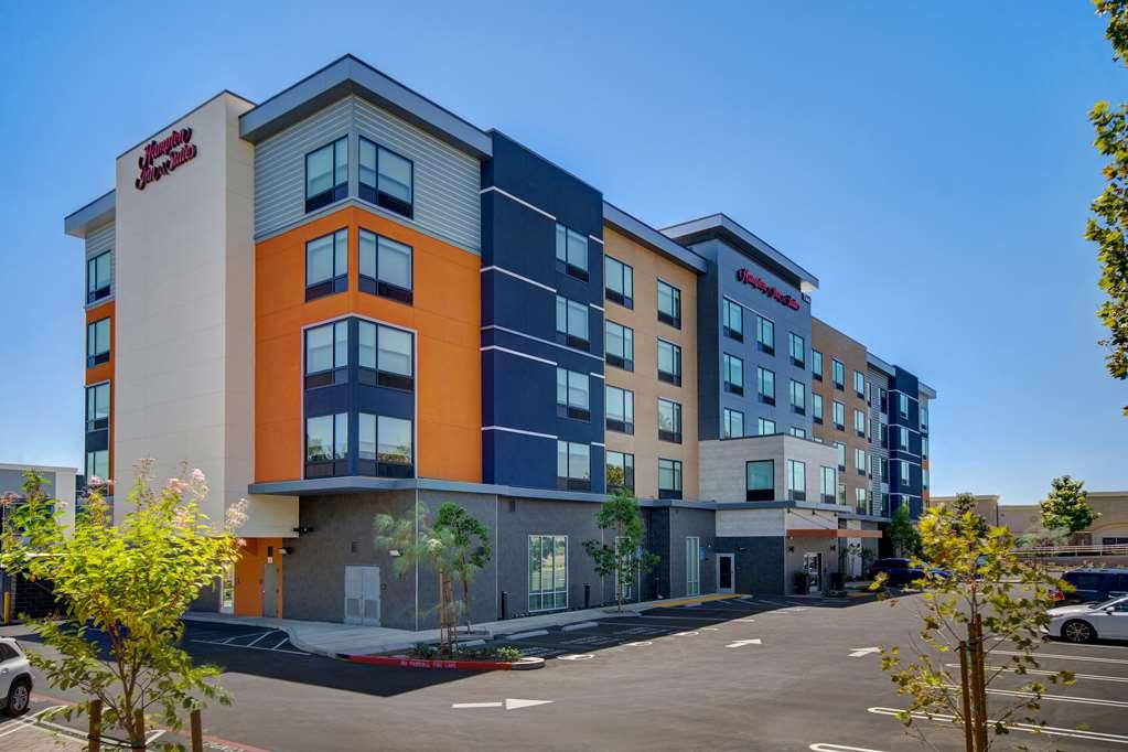 Hampton Inn & Suites Ontario Rancho Cucamonga Exterior photo