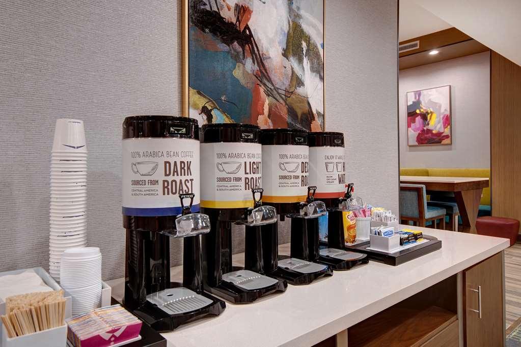 Hampton Inn & Suites Ontario Rancho Cucamonga Restaurant photo