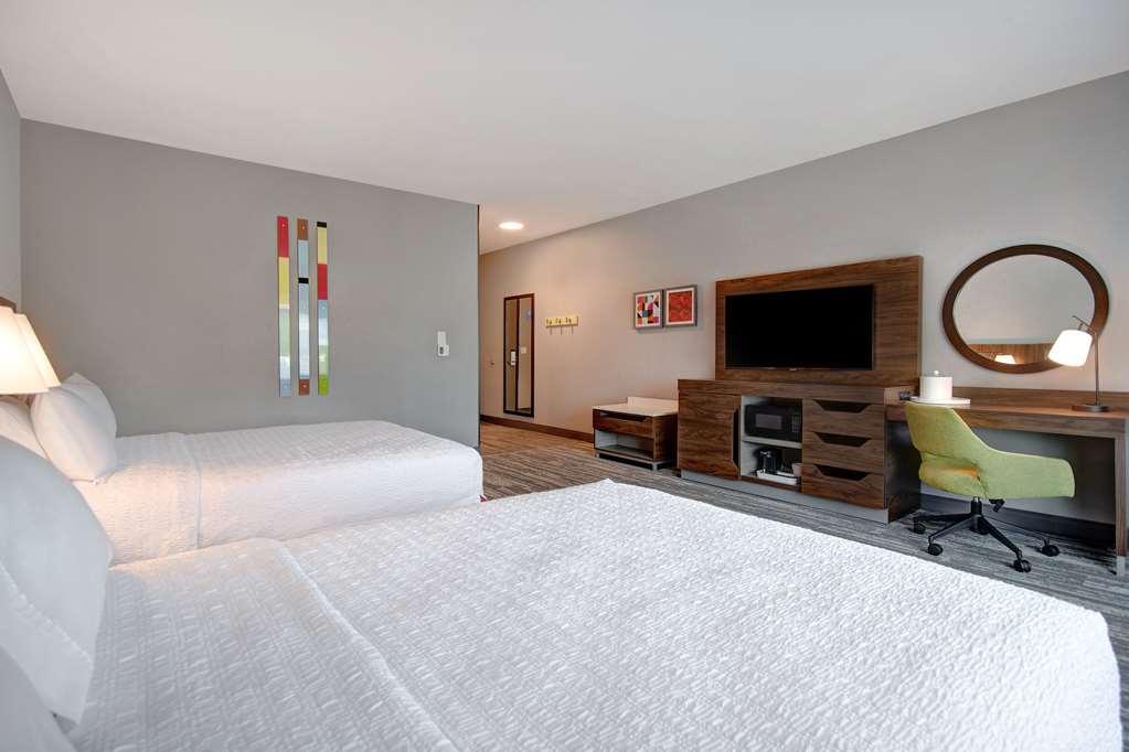 Hampton Inn & Suites Ontario Rancho Cucamonga Room photo