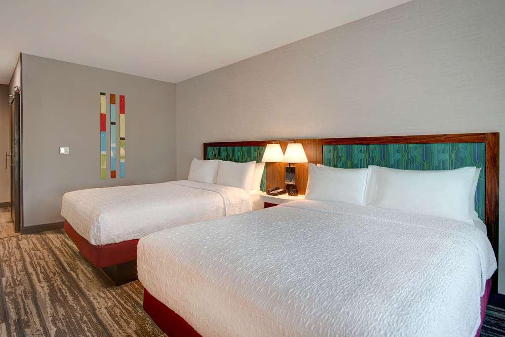 Hampton Inn & Suites Ontario Rancho Cucamonga Room photo