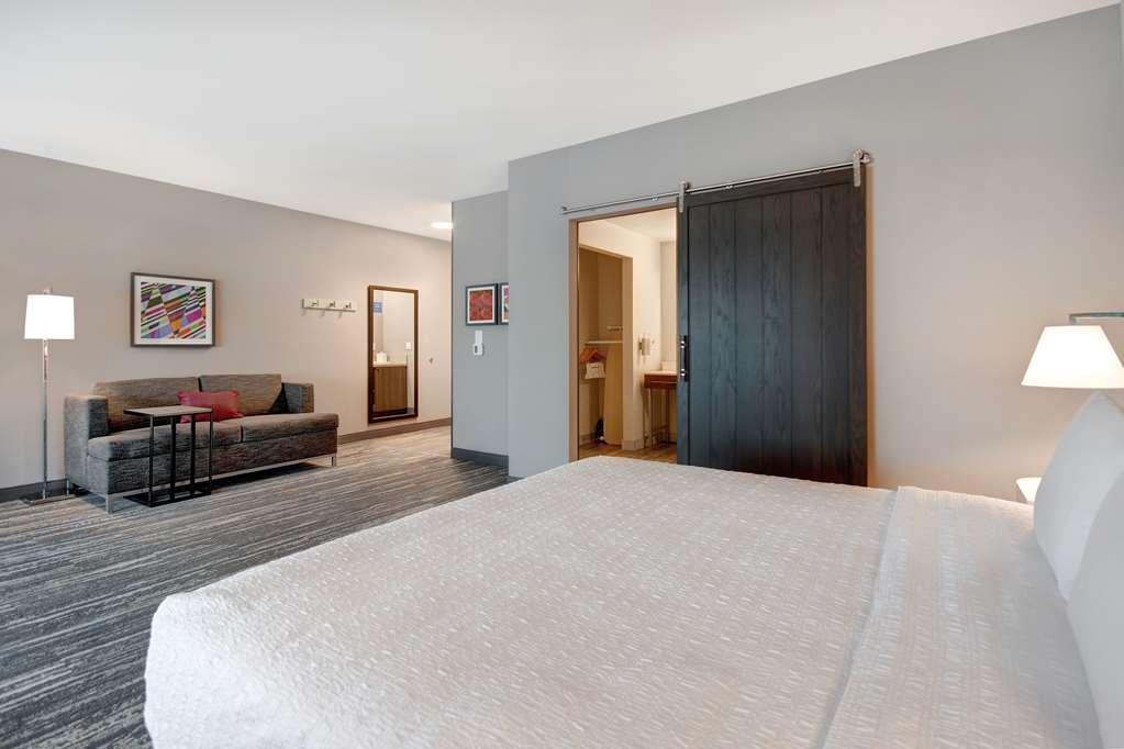 Hampton Inn & Suites Ontario Rancho Cucamonga Room photo