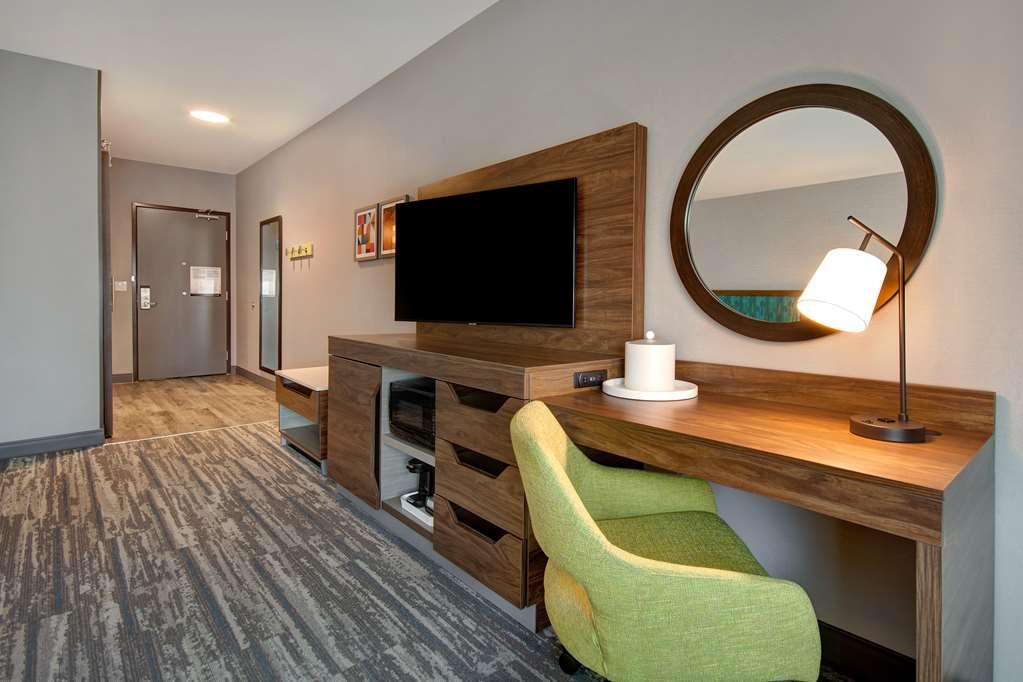 Hampton Inn & Suites Ontario Rancho Cucamonga Room photo