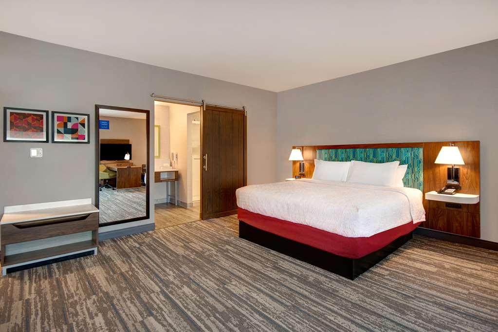 Hampton Inn & Suites Ontario Rancho Cucamonga Room photo