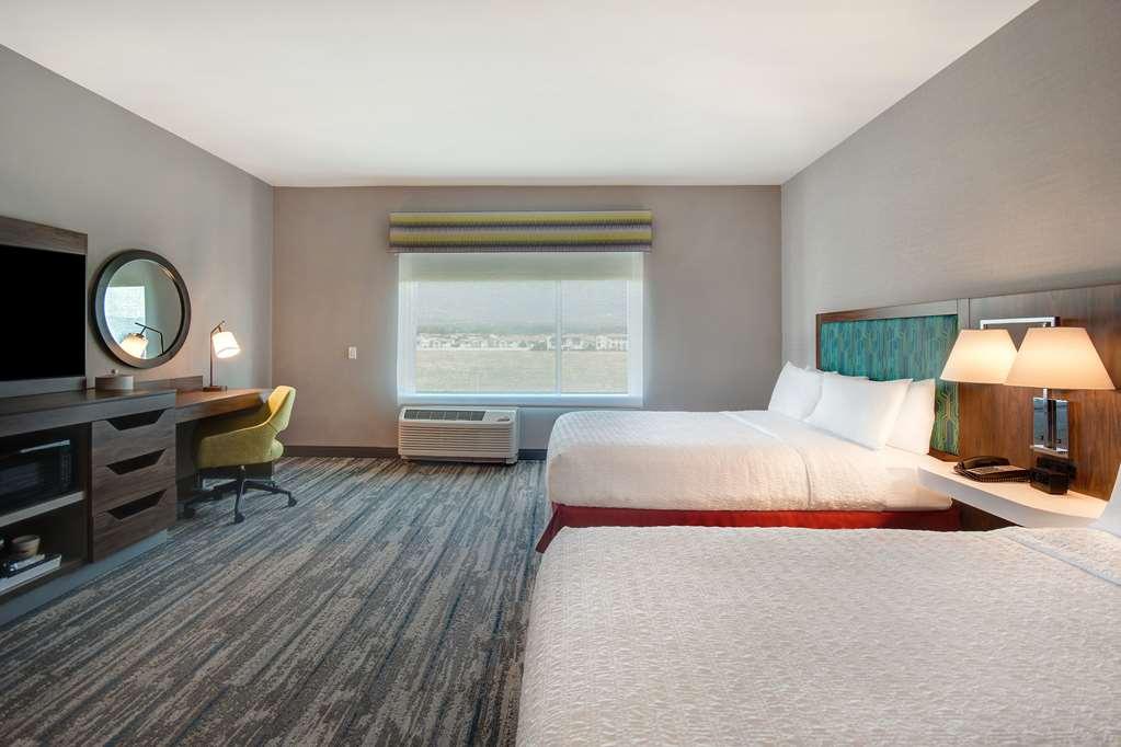 Hampton Inn & Suites Ontario Rancho Cucamonga Room photo