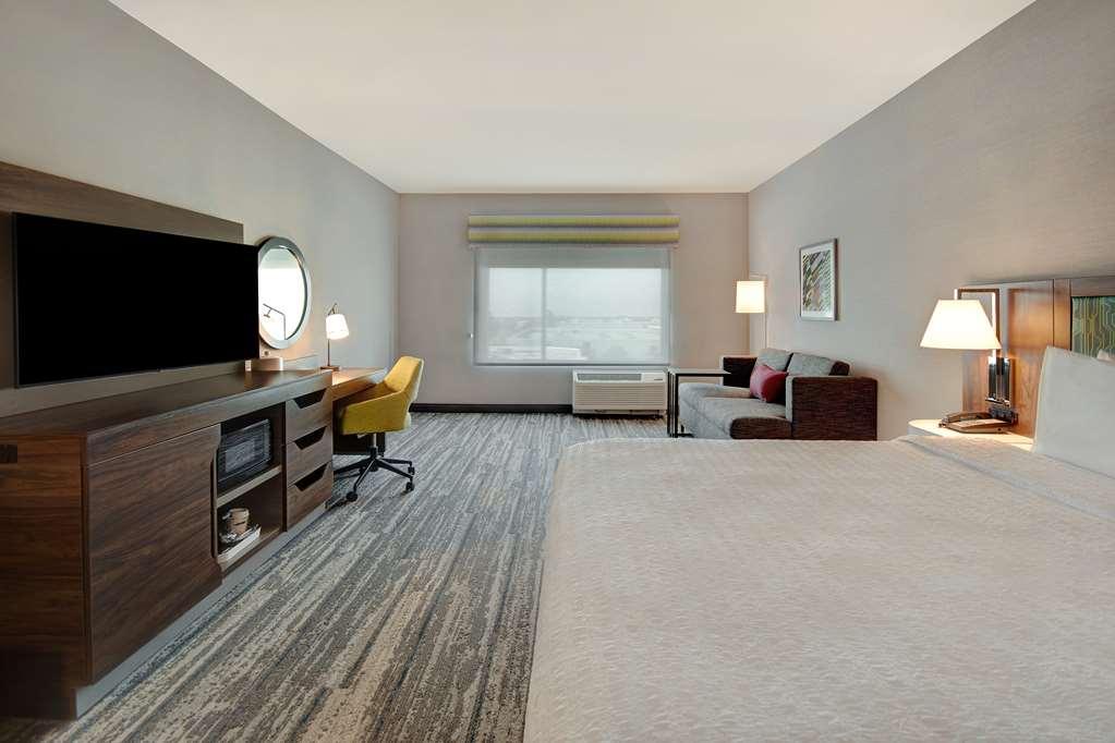 Hampton Inn & Suites Ontario Rancho Cucamonga Room photo