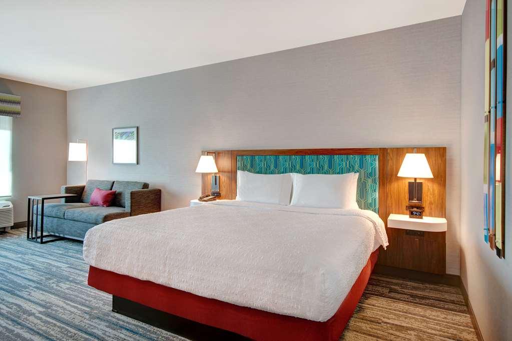 Hampton Inn & Suites Ontario Rancho Cucamonga Room photo