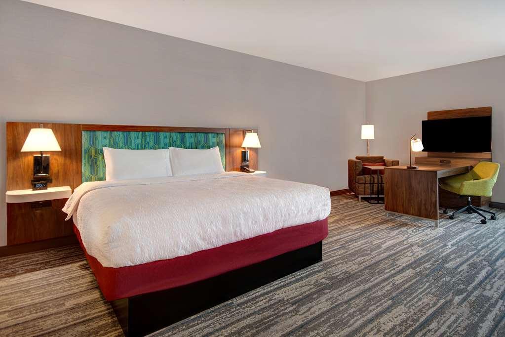 Hampton Inn & Suites Ontario Rancho Cucamonga Room photo