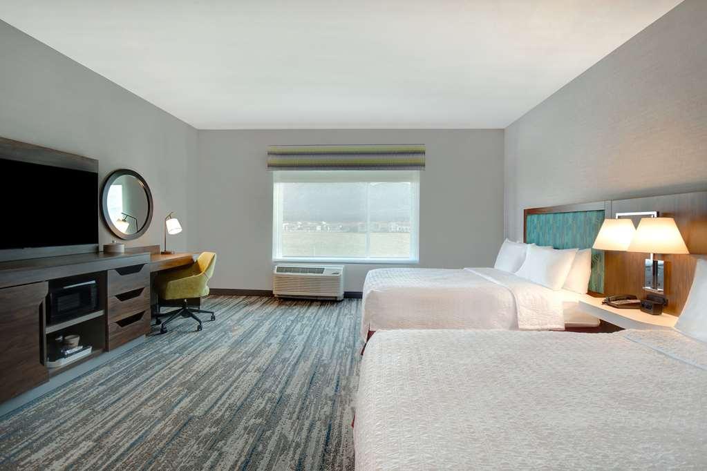 Hampton Inn & Suites Ontario Rancho Cucamonga Room photo