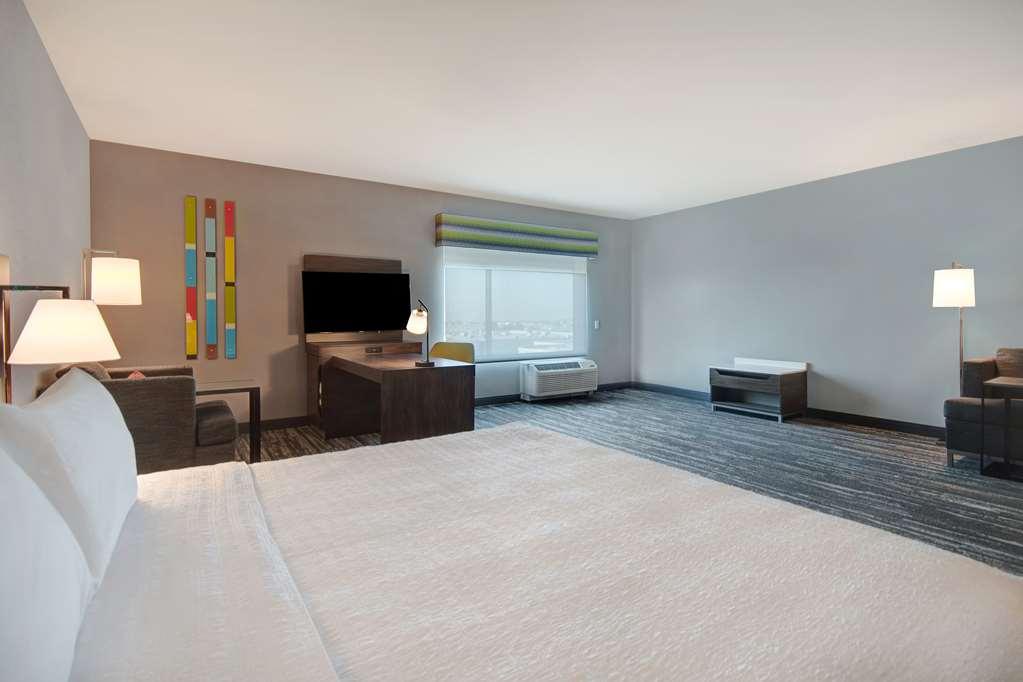 Hampton Inn & Suites Ontario Rancho Cucamonga Room photo