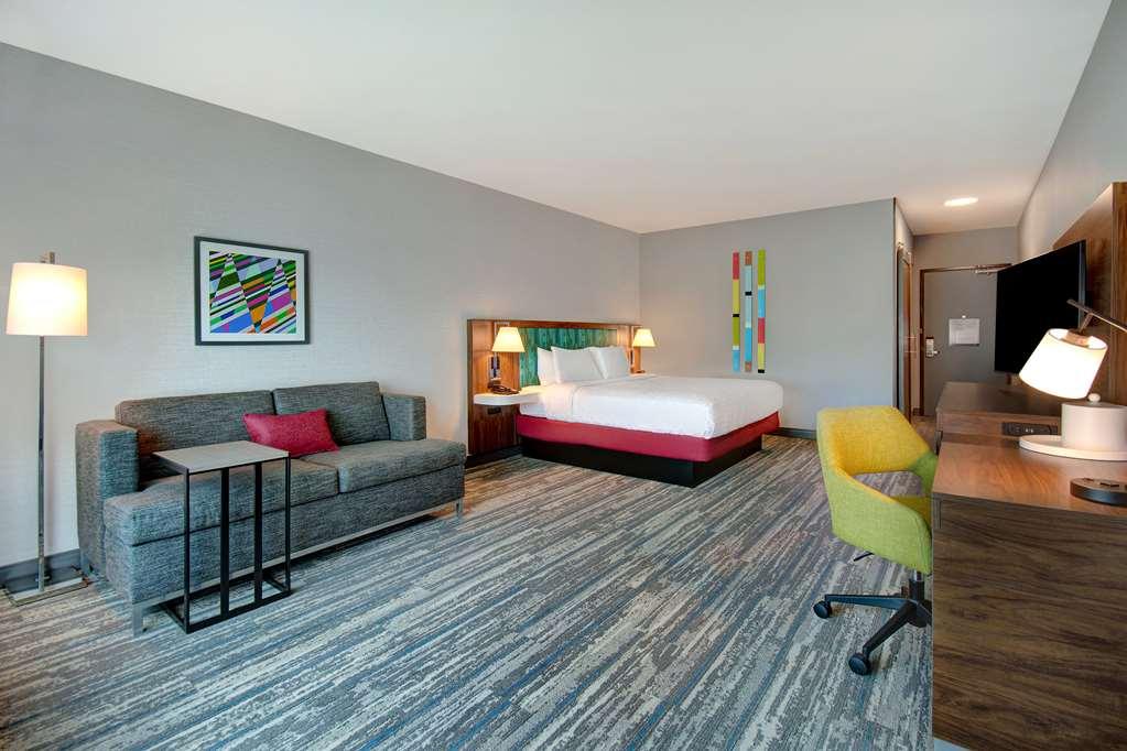 Hampton Inn & Suites Ontario Rancho Cucamonga Room photo